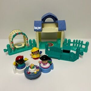 Fisher Price Little People Garden Cottage Trellis Swing Fence Bench Boy & Girls